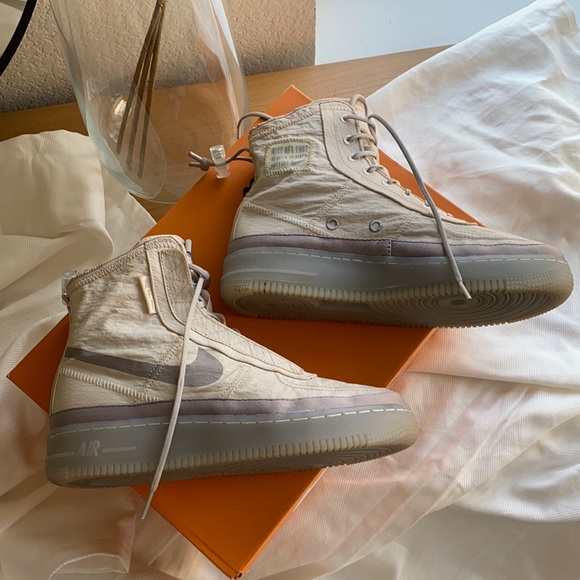 NIKE AF1 1982 Air Force 1 High Top Sneaker - Picture 2 of 9